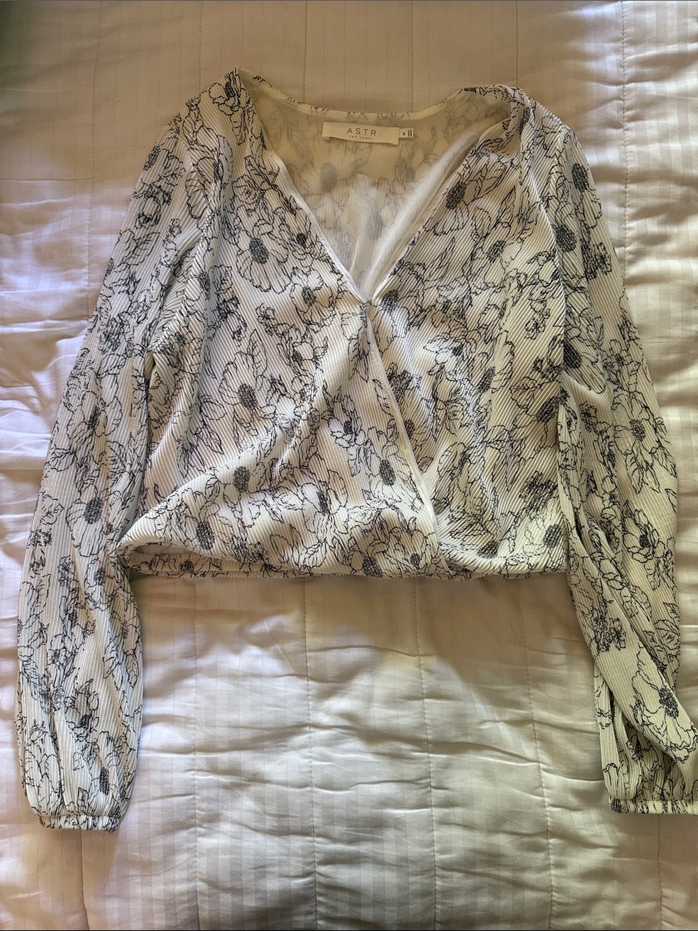 •ASTR• the Label Surplice Floral Wrap Top